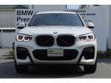 BMWの代名詞の【キドニーグリル】グリルが腎臓のように見えるので【キドニー】と呼ばれるようになりました。一目見ただけでBMWであると認識できる確固たるアイコンとして存在感を放ちます。