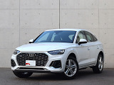 ●一目でAudiとわかる特徴的なシングルフレームグリル・LEDランプ。精悍なフロントマスクからAudiのスマートで上品なブランドを連想させてくれます。女性にも大変ご好評頂いております。