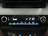 オートエアコン♪オートスイッチONで温度調節はクルマにおまかせ♪設定温度をキープし、常に快適な室温で過ごせます♪