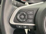 運転中、オーディオの操作をしてて、ハッとしたことはありませんか?ステアリングスイッチは、運転中でもハンドルでオーディオの操作が可能です。安全なドライブをサポートします。