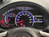 【メーターまわり】ドライバーから見やすい位置にあって安全運転に寄与します。メーターも見やすくてシンプルなデザインになっております。