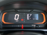 文字が大きく、とっても見やすいメーターです☆ディスプレイがグリーンに光ると、燃費の良い運転をしている証拠です(*^_^*)