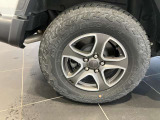 弊社では全車両の事前点検整備を行っております。またご納車前に再度点検整備を行い、全国ご自宅前までご納車致します。正規ディーラーならではのクオリティと安心をお届けしております!