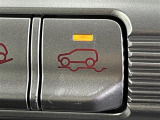 【グリップコントロール(4WD)】急な下り坂のとき、ブレーキペダルを踏まなくても車速を約7km/hにコントロールします!ステアリングの操作に集中することができます。