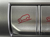【ヒルディセントコントロール(HDC)】4WDのクルマが、オフロード・積雪路などでの急な下り坂を降下するときに活躍します!システムが安全な速度での走行を維持できるようにブレーキ制御します。