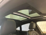 【BMWアロイホイール】軽量かつ強度に拘ったアロイホイール。走行性能ポテンシャルを引き出す設計。タイヤのサイドウォールが強化されたランフラットタイヤは、パンク時にタイヤがつぶれてもリムから外れません。