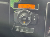 【オートエアコン】一度お好みの温度に設定すれば、車内の温度を検知し風量や温度を自動で調整。暑い…寒い…と何度もスイッチ操作をする必要はありません。快適な車内空間には必須の機能ですね♪