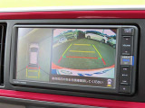 バックカメラの他に上から見下ろしたような画像が見れるアラウンド(全方位)モニター。前後左右を把握できます!