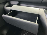 助手席の目の前にありちょっとしたものを入れとけます