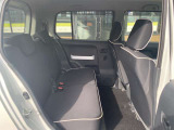 後部座席も広々としています!