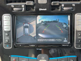車を真上から見下ろしているかのように周囲の状況を把握して安心して駐車が行えるアラウンドビューモニターが付いています