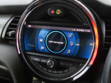 MINI純正ナビ搭載!Bluetooth/USB/音楽ライブラリ(USB)対応です。
