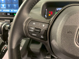 【ステアリングリモコン】ステアリングにオーディオ調節可能なスイッチが装備されていますので運転中でも視線をそらさずにオーディオの調節が可能です!