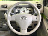 インテリアに合わせたデザインのステアリングは、運転される方のことも考え、運転しやすい形状、大きさです。是非一度、実際に触ってお確かめください。
