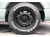 グッドイヤーナスカータイヤ×FLEX paw16インチAWをチョイス♪カーキの車体とお似合いです♪