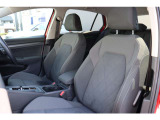 (運転席助手席)安全装備をオプションで追加するのは日本的発想。フォルクスワーゲン車はサイドエアバッグを全車標準で装備しております。