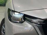 【LEDヘッドライト】悪天候や夜間走行時も良好な視界を確保し安心して運転できる高輝度LEDヘッドライトを装備!点灯速度が早く、消費電力も抑えられています。