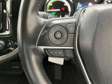 運転中、オーディオの操作をしてて、ハッとしたことはありませんか?ステアリングスイッチは、運転中でもハンドルでオーディオの操作が可能です。安全なドライブをサポートします。