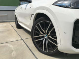BMW純正アルミホイールです。納車時にはアルミホイールコーティングも承っております!是非ご検討下さいませ。