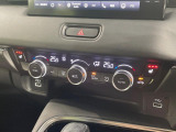 【左右独立型フルオートエアコン】運転席と助手席でそれぞれお好みの温度に設定可能。同乗者にも配慮した、快適な空調をお届け致します。
