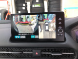 【マルチビューカメラシステム】クルマを上空から見下ろしたような映像が表示されます!さらに駐車がしやすくなります♪