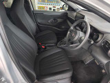 とっても広々とした運転席です。
