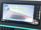 【バックカメラ】駐車時に後方がリアルタイム映像で確認できます。大型商業施設や立体駐車場での駐車時や、夜間のバック時に大活躍!運転スキルに関わらず、今や必須となった装備のひとつです!