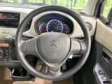 インテリアに合わせたデザインのステアリングは、運転される方のことも考え、運転しやすい形状、大きさです。是非一度、実際に触ってお確かめください。