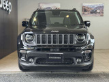 Jeep伝統の丸目のヘッドライトにセブンスロットグリル!一目でJeepだとわかります。
