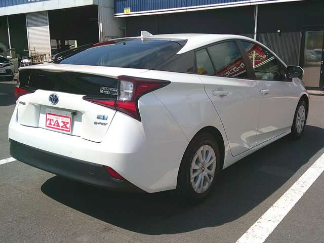 トヨタ プリウス 1.8 S E-Four 4WD の中古車詳細 (87,000km, ホワイト