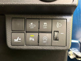 【アイドリングストップ】赤信号や渋滞で停車した際にエンジンを停止し、無駄な燃料の消費を抑えます。燃費向上や環境保護につなげる機能♪エンジンはブレーキを離せば再始動します。
