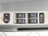 【電動格納ミラー】サイドミラーは電動格納式となっており、狭い駐車場でもキズがつくリスクを抑えられます。