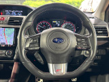 【純正革巻きステアリング】上質な革を使用することで、手にしっかり馴染みとても運転しやすいハンドルです♪