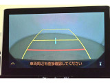 【バックカメラ付】 車庫入れや駐車場でさりげなくサポートしてくれます。夜間でもよく見えますよ