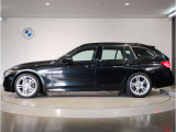 【拘りのFR】BMWが多く採用するFR車。ダイレクトでスポーティな加速感・シャープなハンドリングを実現。縦置きエンジンレイアウトにより、フラットで上質な乗り味です。