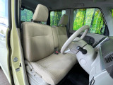 運転席シート廻りは使用感も少なく、良好な状態となっています。丁寧に使われていたことがよくわかりますね。