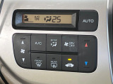 【オートエアコン】一度お好みの温度に設定すれば、車内の温度を検知し風量や温度を自動で調整。暑い…寒い…と何度もスイッチ操作をする必要はありません。快適な車内空間には必須の機能ですね♪