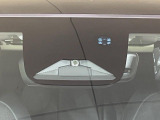 【ホンダセンシング】走行中に前方の車両等を認識し、衝突しそうな時は警報とブレーキで衝突回避と被害軽減をアシスト。より安全にドライブをお楽しみいただけます。