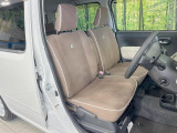 運転席まわりには十分なスペースがあり、大柄な方でもゆったり運転していただける環境です。