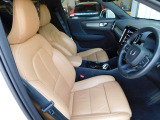 室内はアンバーレザー。室内クリーニングの上ご納車致します。