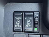 両側電動スライドドアのスイッチ付です。車内からもスイッチひとつで楽にドアの開閉が可能です。電動なので開閉時に力を使う必要がなく、半ドアになることもありません!