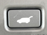 【パワーバックドア】スマートキーや運転席のボタンを押すだけでリアゲートが自動で開閉します!荷物を持っている時や、高い位置にあるバックドアを閉める際に便利な機能です♪