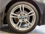 【BMWアロイホイル】軽量かつ強度に拘ったアロイホイル。走行性能ポテンシャルを引き出す設計。車の足元を引き締めてくれる大きなポイントはアロイホイルです。