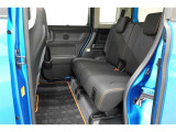 ゆとりある広々とした車内空間は、ドライブを始め買い物やレジャーなど、幅広く活躍します。一人でもみんなとでもお出かけを楽しみましょう!