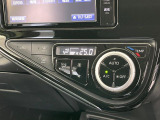 【オートエアコン】一度お好みの温度に設定すれば、車内の温度を検知し風量や温度を自動で調整。暑い…寒い…と何度もスイッチ操作をする必要はありません。快適な車内空間には必須の機能ですね♪