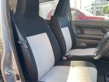 シート回りもきれいで禁煙車なので穴あき等もありません!白シートカッコいいです