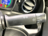 【オートライト】周りの明るさに応じて自動でヘッドライトの点灯・消灯ができる機能です!ライトの付け忘れ・消し忘れなどが無くなり、雨の日や夕方の走行も安心!トンネル通過時も便利ですね♪