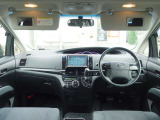 運転席・助手席ともにバニティミラーが備わっていますので、車の外に出る前にパパッと身だしなみをチェックすることができて便利ですよ♪