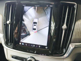 更に360&deg;ビュー表示も可能です 車を上から見下ろしたように車外を確認できるため、一切の死角がない状態で駐車が可能です
