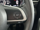 ステアリングスイッチ付き。前方から目を離すことなく操作することが可能です。